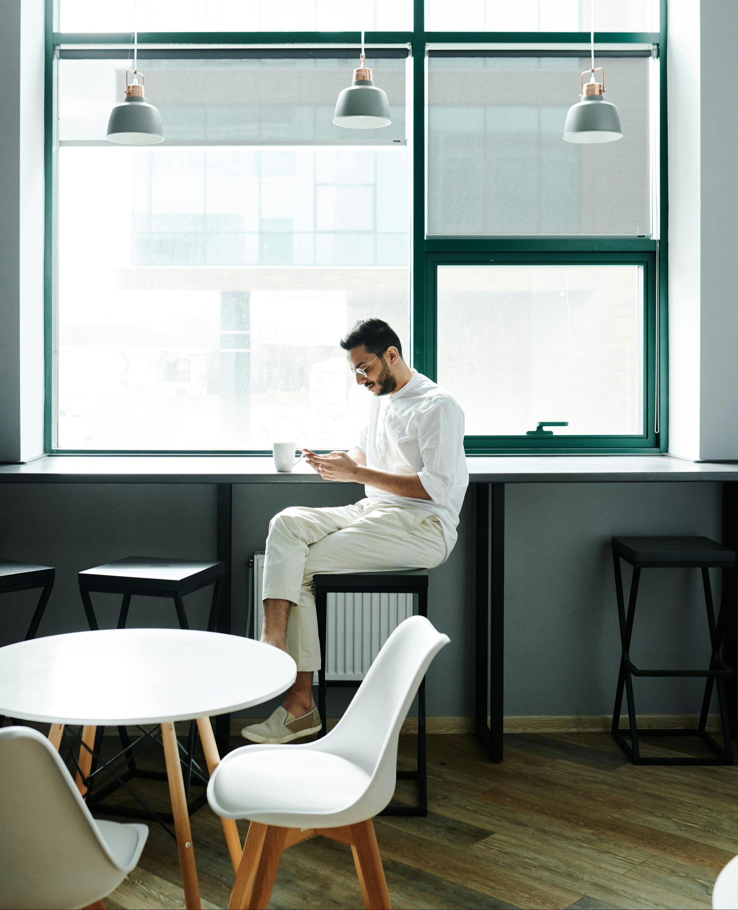 Lifestyle kitchen island setup with luxury bar stools – premium Dubai furniture by The Meem Store.