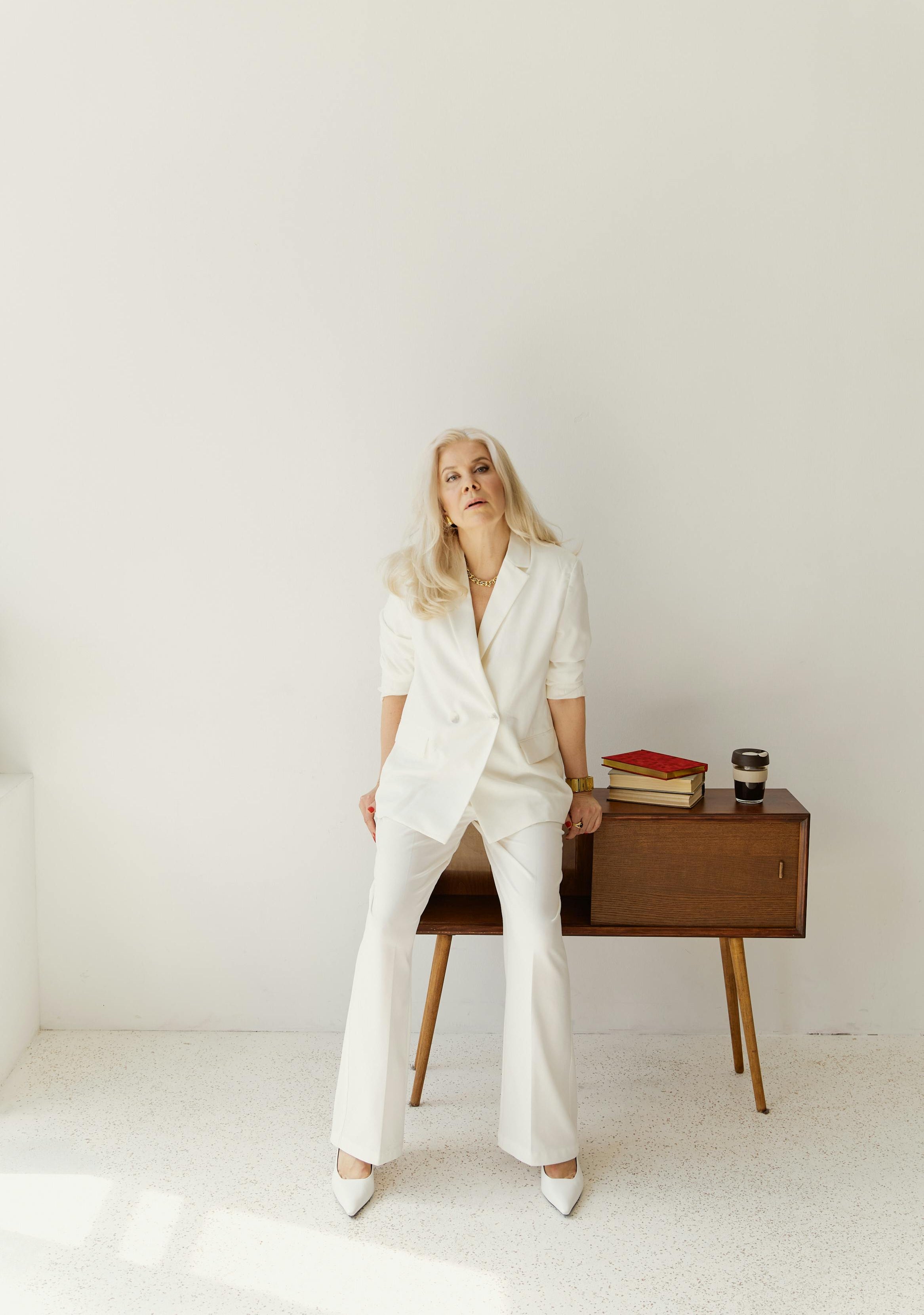 Lifestyle setup featuring console table in Dubai interiors – luxury furniture by The Meem Store.