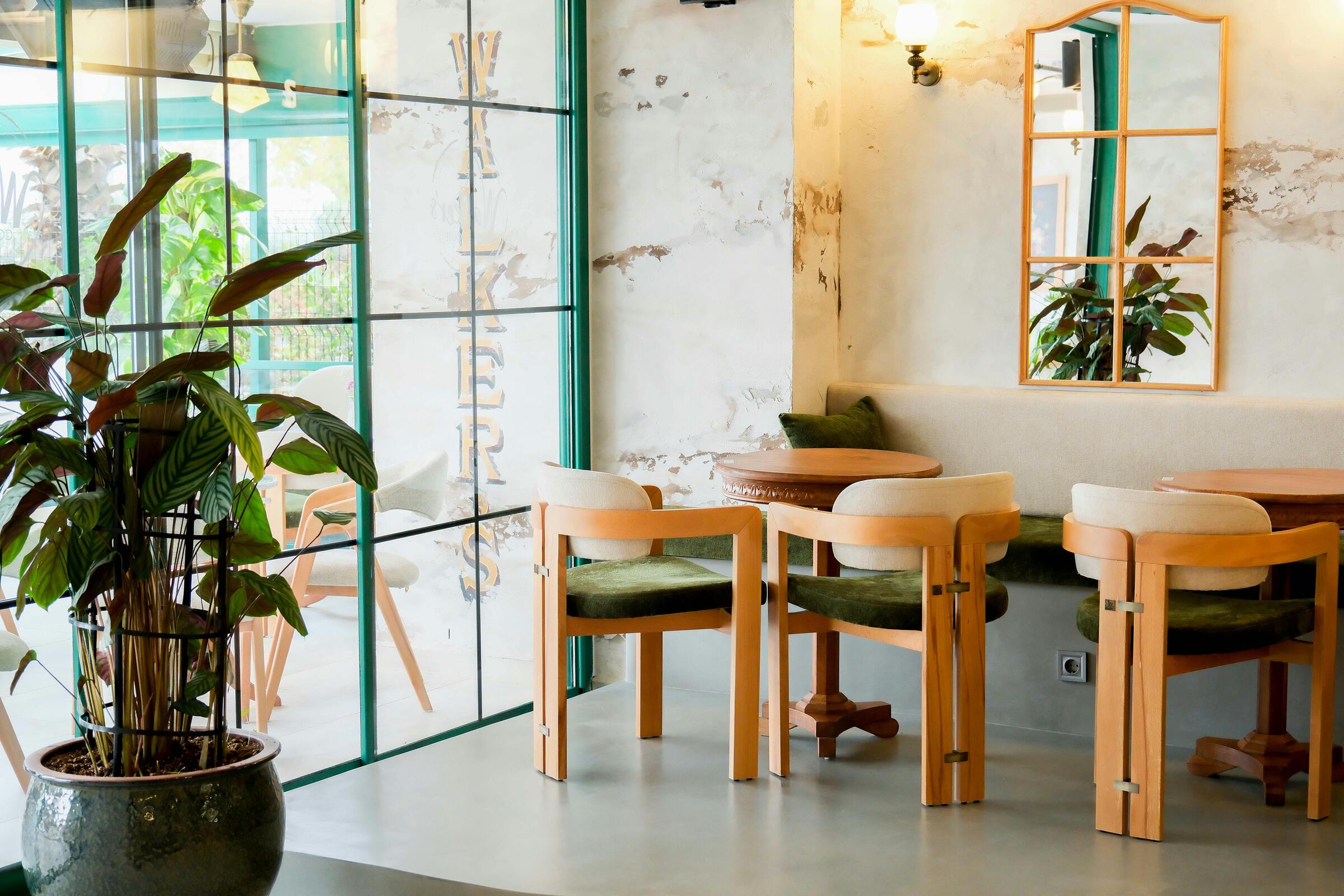 Luxury dining chair collection in Dubai – elegant designs for premium dining spaces by The Meem Store.