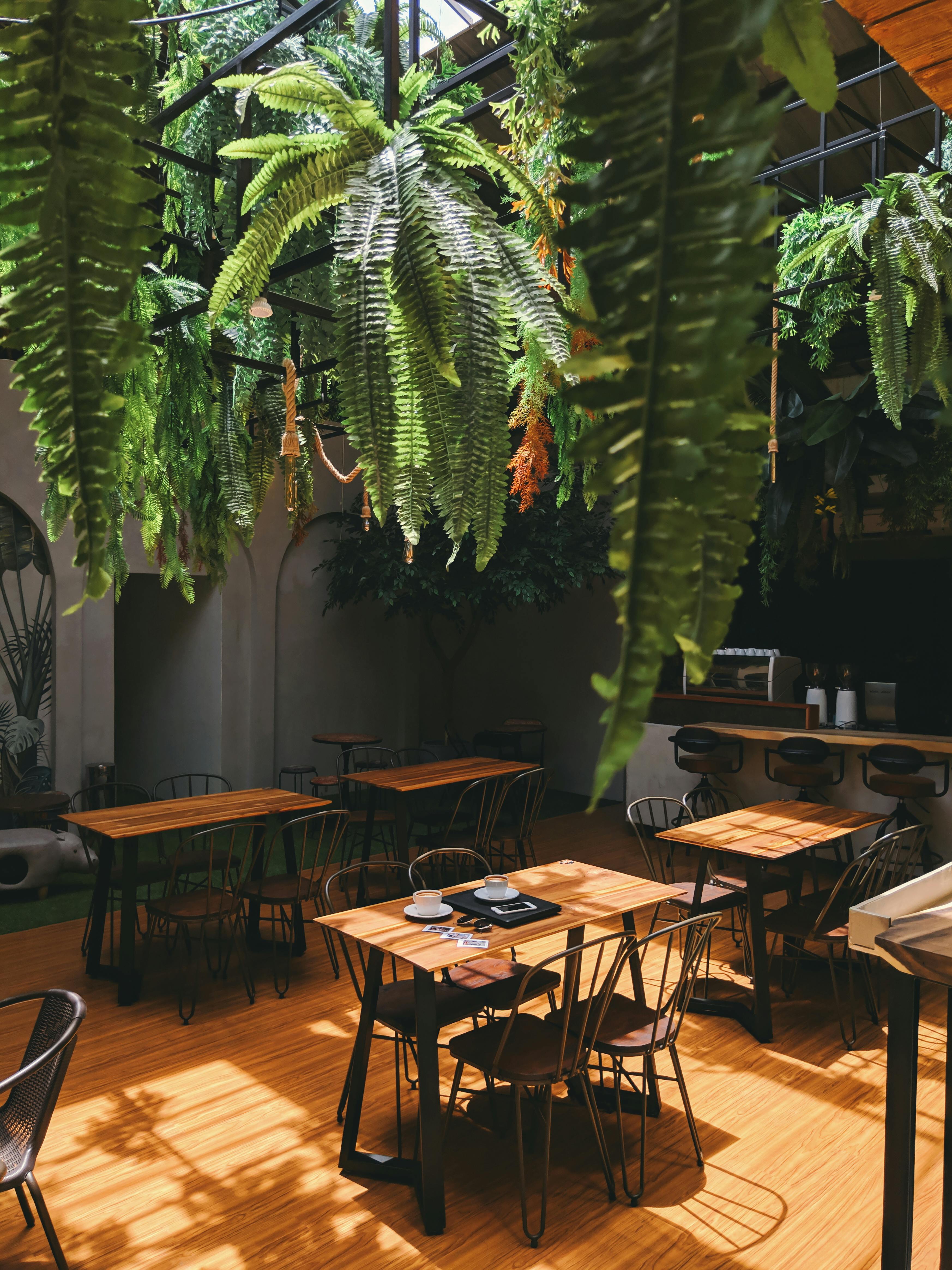 Luxury dining tables in Dubai – marble and wooden designs by The Meem Store.