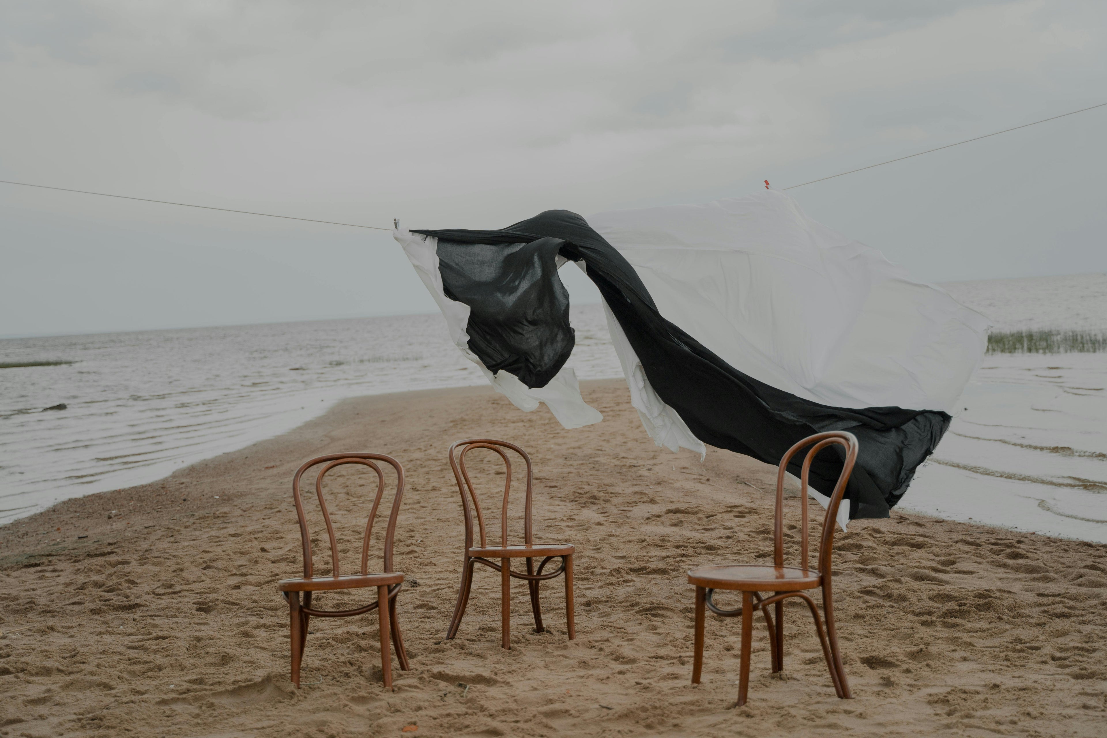 Premium modern chair and ottoman styled for luxury Dubai living rooms.